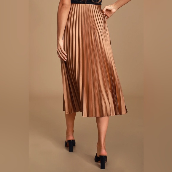 Gold Pleated Midi Skirt - Picture 6 of 10